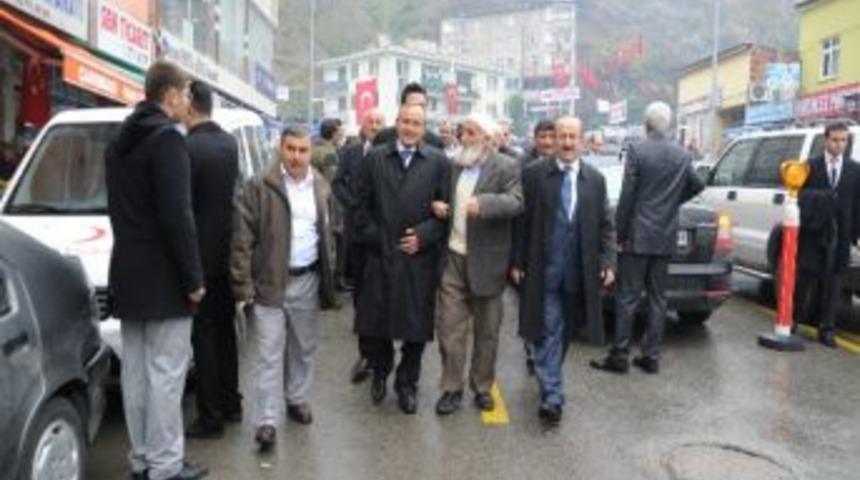 Vali Kızılcık, Kaymakamlık Yaptığı G&uuml;m&uuml;şhane&rsquo;nin K&uuml;rt&uuml;n İl&ccedil;esinde Sevgiyle Karşılandı