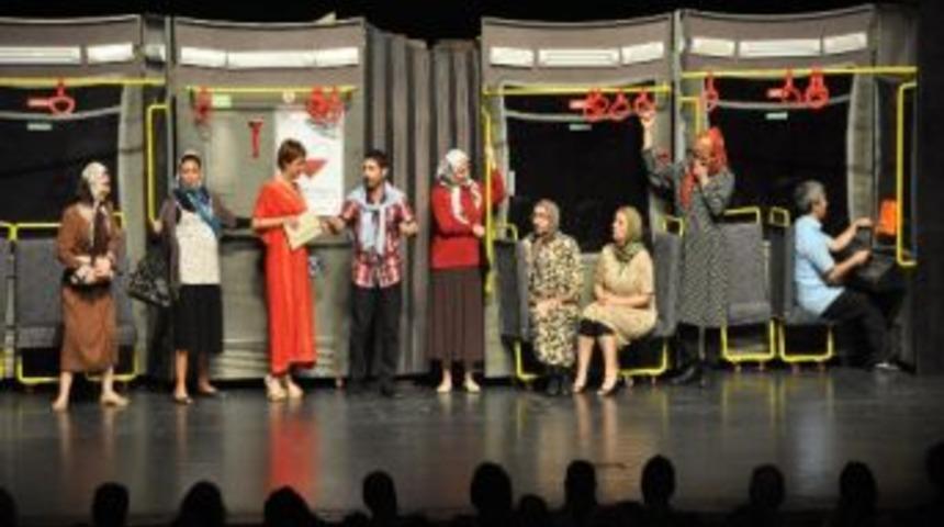 &lsquo;isim-şehir-hayvan&rsquo; Bursa&rsquo;da Sahnelendi