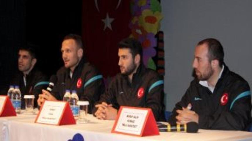 Karate Milli Takımı İhlas Kolejinde