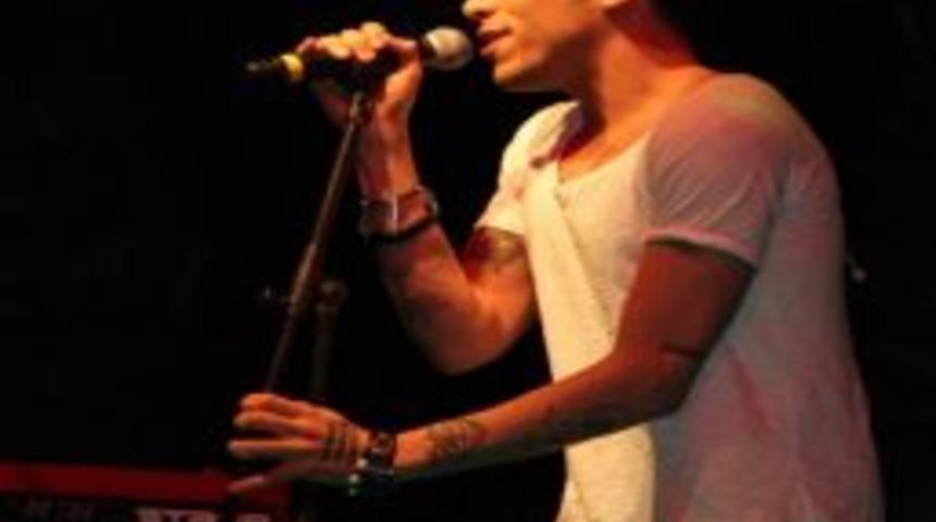 Can Bonomo Kanserli &Ccedil;ocuklar İ&ccedil;in Sahne Aldı