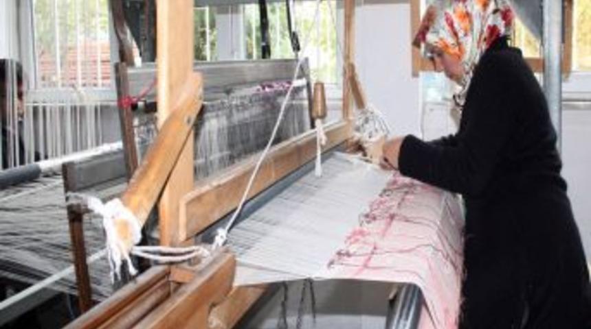 Kastamonu'da Valiliğin El Dokuma At&ouml;lyesi Ilgi Bekliyor