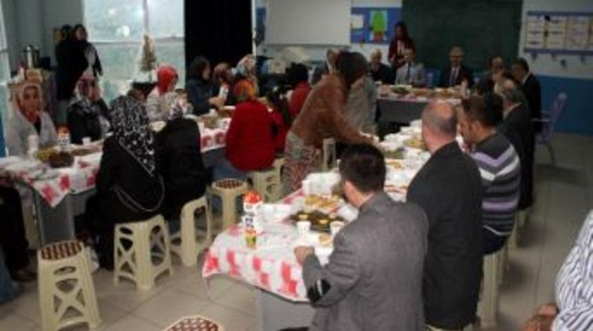 Veli, &Ouml;ğrenci Ve &Ouml;ğretmenler Kaynaşıyor