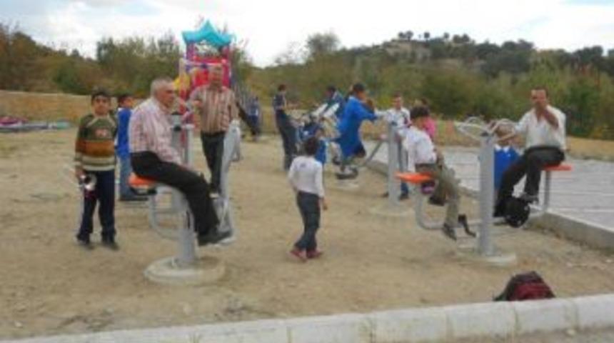 Okullar Halka A&ccedil;ıldı