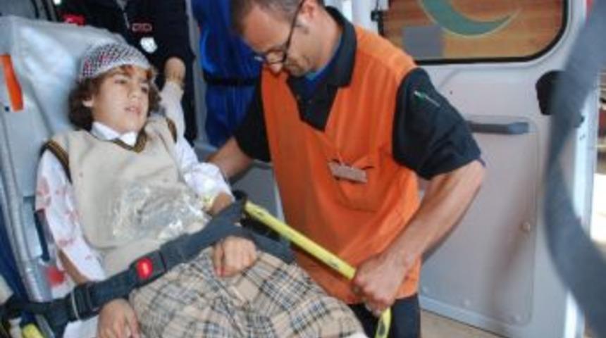 Motosiklet &Ccedil;arpan 10 Yaşındaki Kız Yaralandı