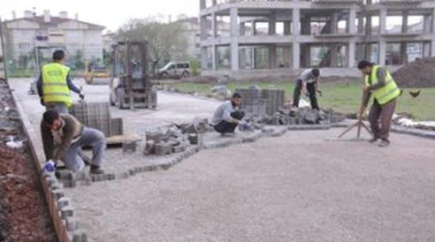 Kartepe il&ccedil;esinde parke &ccedil;alışması s&uuml;r&uuml;yor