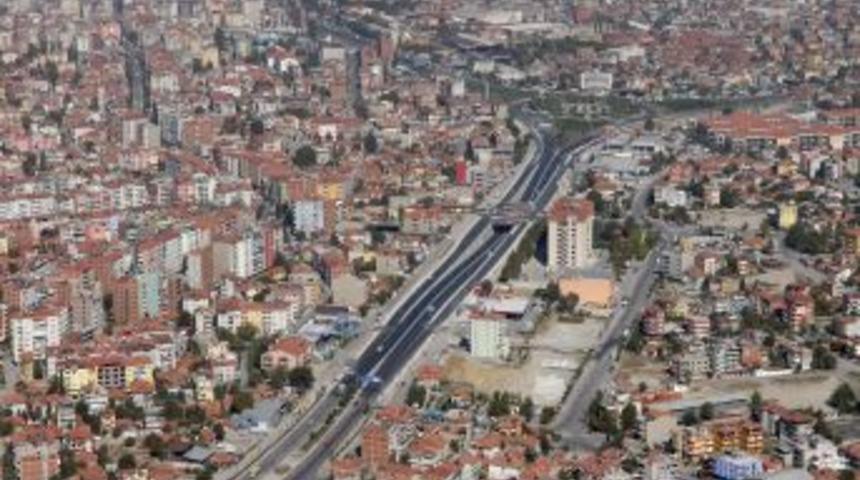 Denizlililer B&uuml;y&uuml;kşehir Olmaya Iki Zıt A&ccedil;ıdan Bakıyor