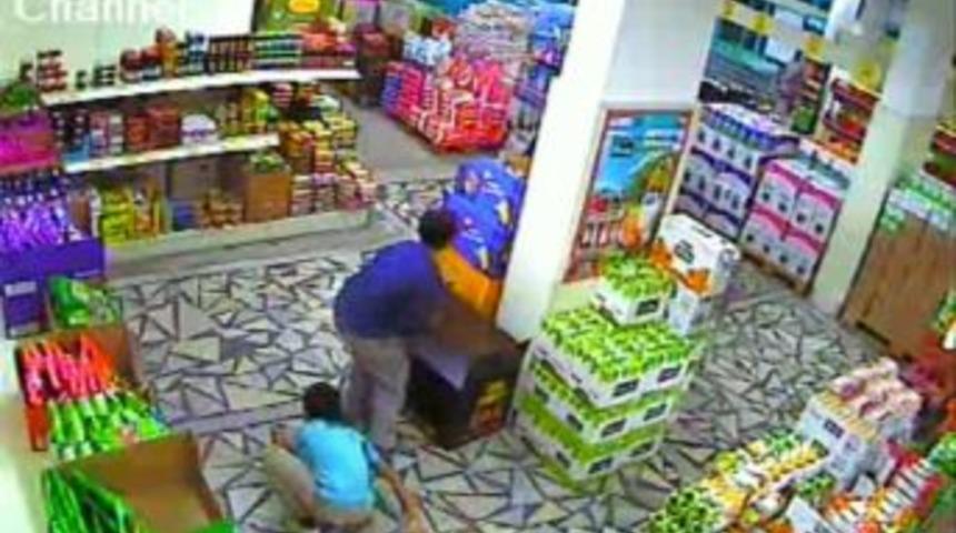 Ter&ouml;r &Ouml;rg&uuml;t&uuml; Yandaşları Market Yaktı, M&uuml;şteriler &Ouml;l&uuml;mden D&ouml;nd&uuml;