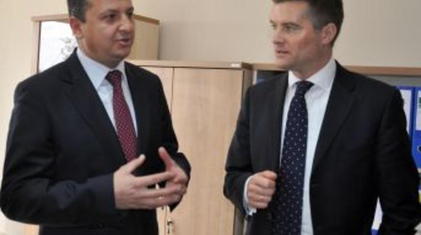 İngiliz Bakan: T&uuml;rkiye'nin Yasa Dışı G&uuml;&ccedil;le M&uuml;cadelesi &Ccedil;ok Etkileyici