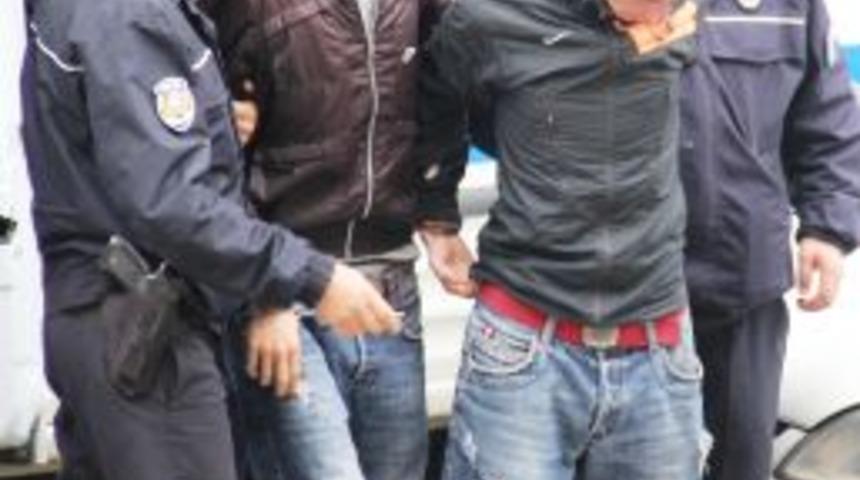 Alkoll&uuml; Grup, Park Halindeki 20 Araca Zarar Verdi