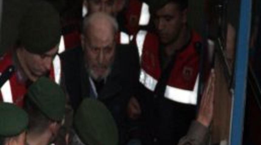 &Uuml;zmez&rsquo;e &lsquo;h&uuml;rriyeti Tahdit&rsquo;ten 3 Yıl Hapis Cezası Verildi