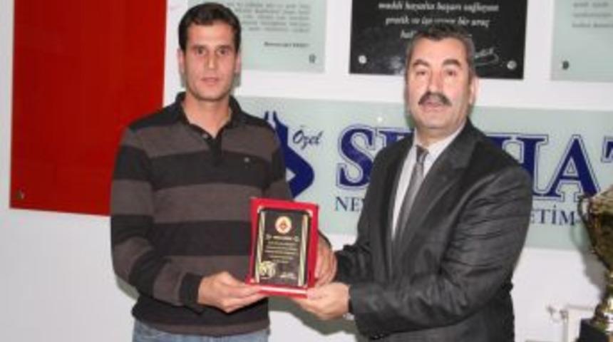 Gazeteciler Masa Tenisi Turnuvasıyla Stres Attı