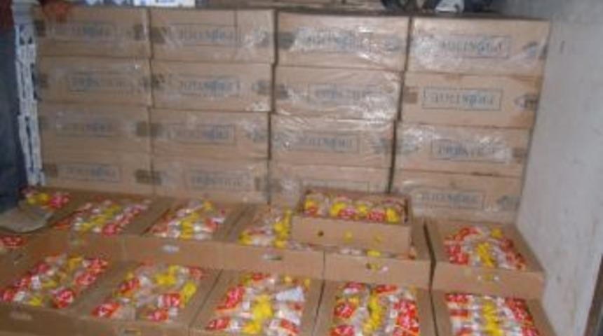 Tavuk Taşıyan Kamyondan Ka&ccedil;ak Sigara &Ccedil;ıktı