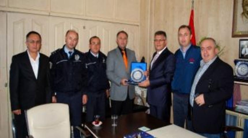 Salihli Emniyeti'nden Baldan&rsquo;a Teşekk&uuml;r Plaketi