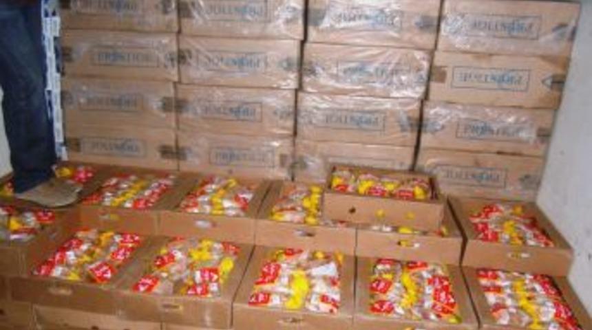 Tavuk Aracının I&ccedil;inden 195 Bin Adet Ka&ccedil;ak Sigara &Ccedil;ıktı