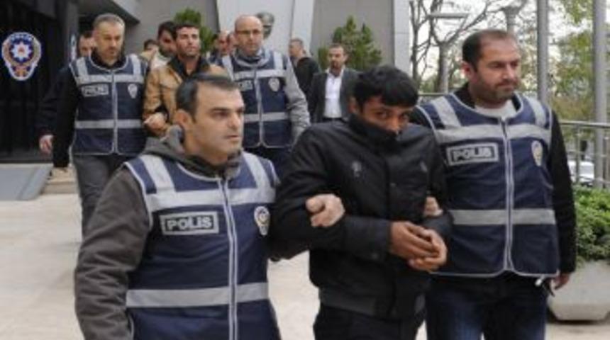 Ter&ouml;r &Ouml;rg&uuml;t&uuml;n&uuml;n Talimatıyla Polise Direnen 9 Kişi G&ouml;zaltına Alındı