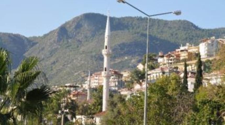 R&uuml;zgarın Yıktığı Minare Onarıldı