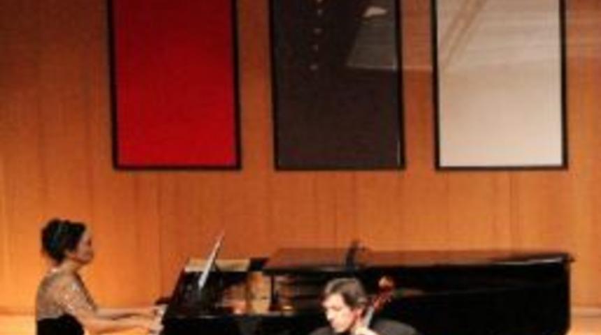 &Ouml;zbek &Ccedil;iftten M&uuml;zik Resitali