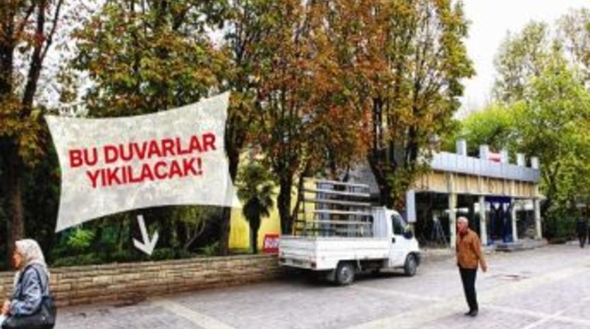 Atat&uuml;rk Parkı&rsquo;nın Duvarları Da Yıkılıyor