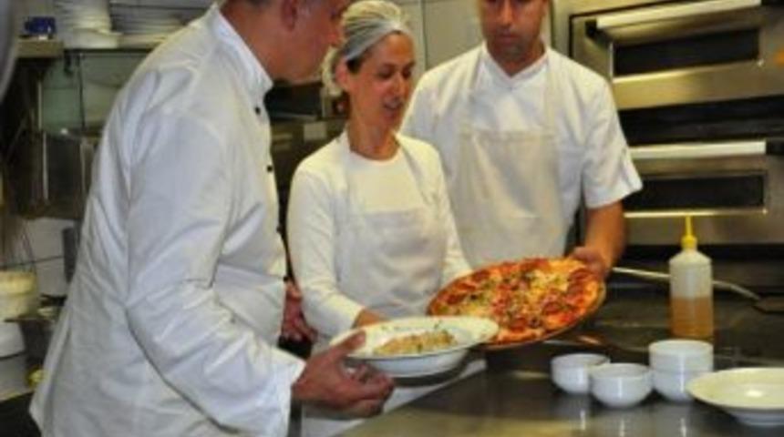 Engelliler Yemek Yapmayı &Ouml;ğreniyor