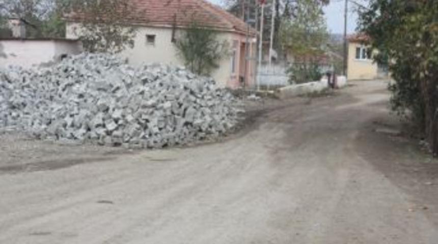 Yol Ve Su Sorunları Var