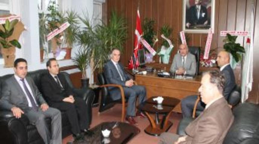 Vali İpek'ten Yeni Hastane Y&ouml;netimini Ziyaret Etti