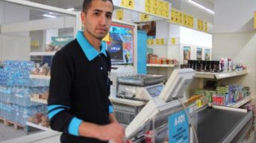 Kasiyer Dehşet Anlarını Anlattı