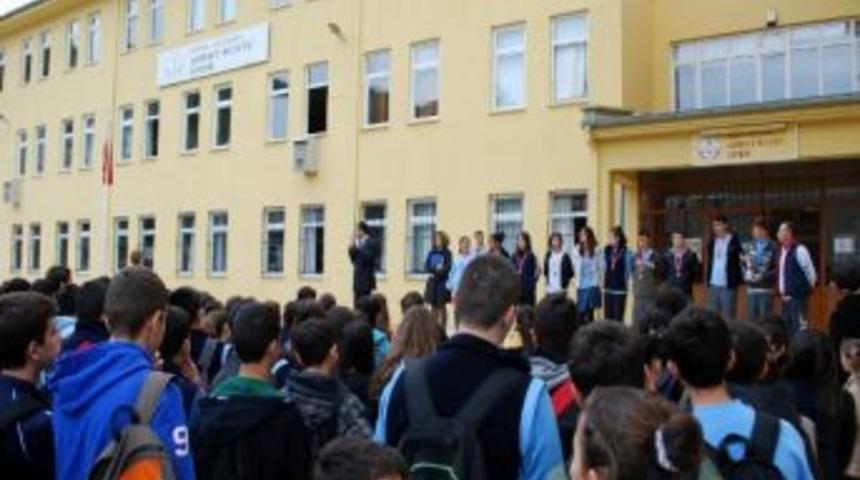 Liseli Tekvandoculara Madalyaları Verildi