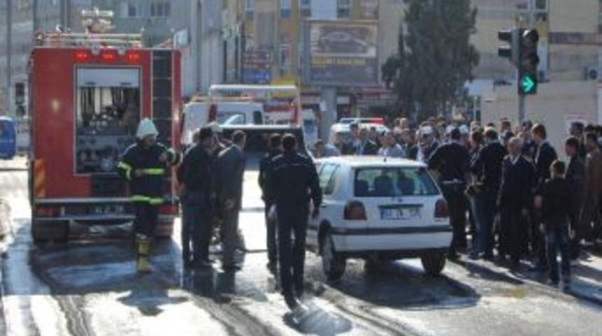 Şehir Merkezindeki Ara&ccedil; Yangını Korkuttu