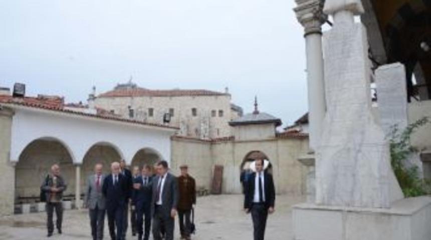 Vakıflar Genel M&uuml;d&uuml;rl&uuml;ğ&uuml;&rsquo;nden Destek