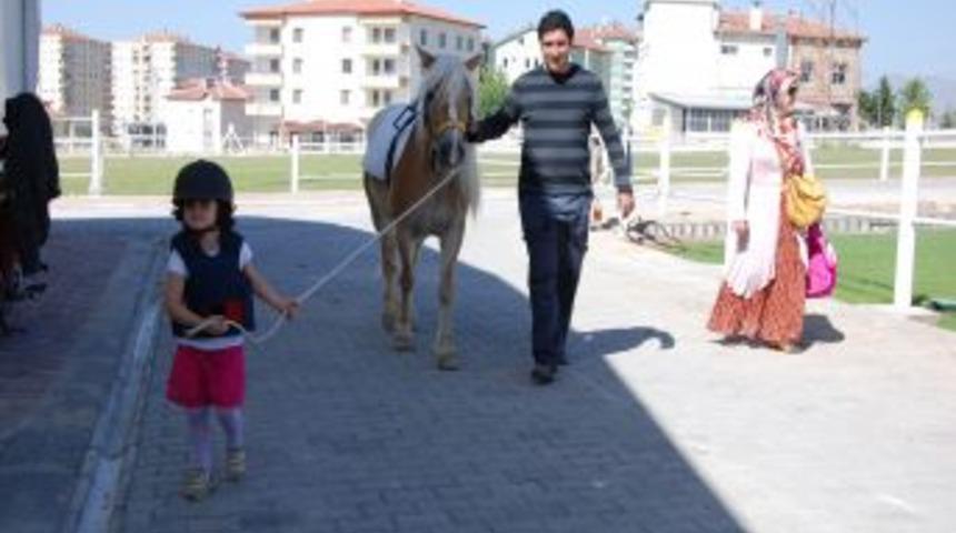 Uşak Belediye Başkanı Erdoğan: Atlı Rehabilitasyonda Avrupa Standartındayız