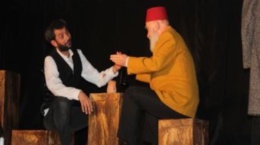 Neyzen Tevfik&rsquo;in Hayatını Anlatan Oyuna Yoğun İlgi