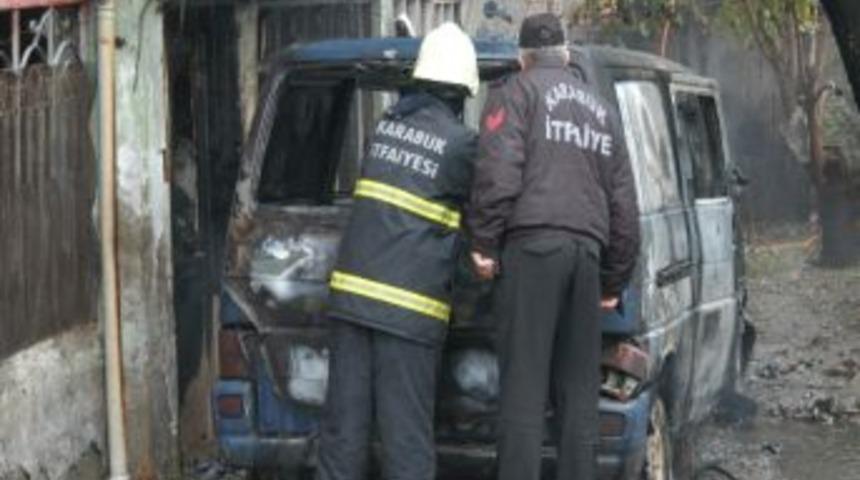 Park Halindeki Minib&uuml;ste Yangın &Ccedil;ıktı