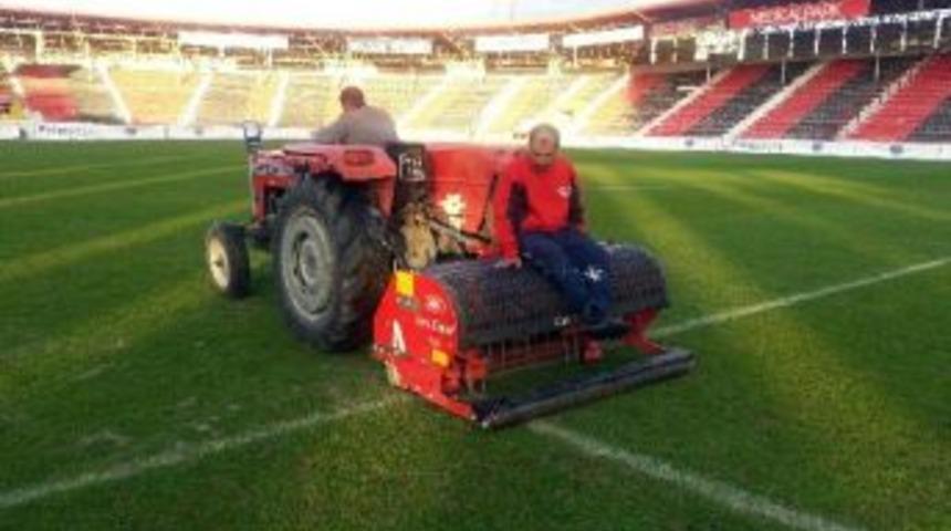 Kamil Ocak Stadı&rsquo;nda Bakım &Ccedil;alışmaları S&uuml;r&uuml;yor