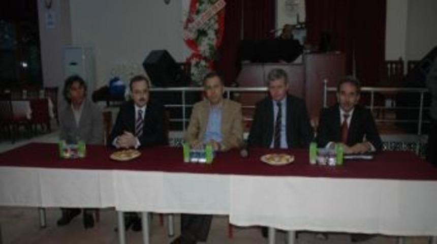 Oda Başkanı Valiyi Sakız &Ccedil;iğneyerek Dinledi