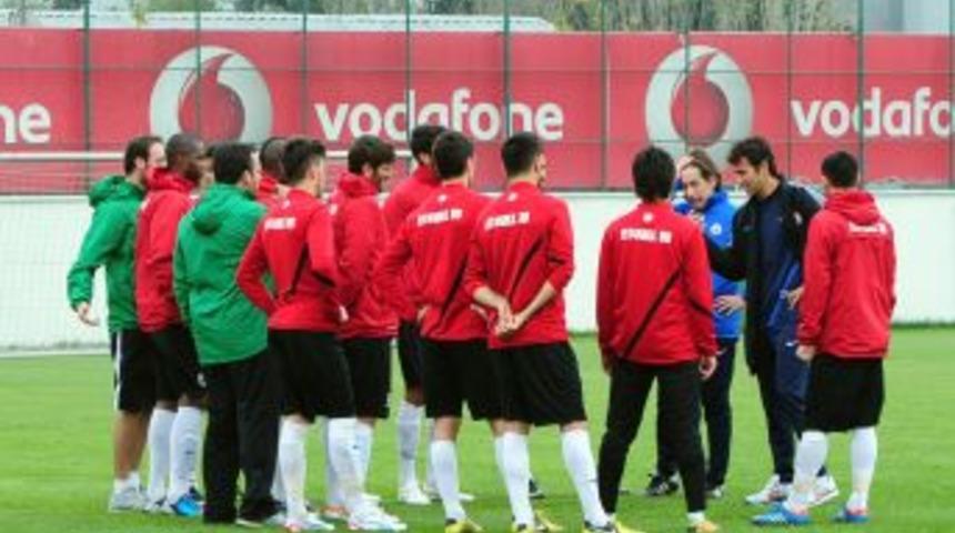 İstanbul BBSK'da B&uuml;lent Korkmaz Ilk Idmanına &Ccedil;ıktı