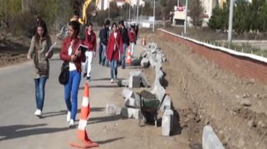 &Uuml;niversiteli'yi Sevindiren &Ccedil;alışma