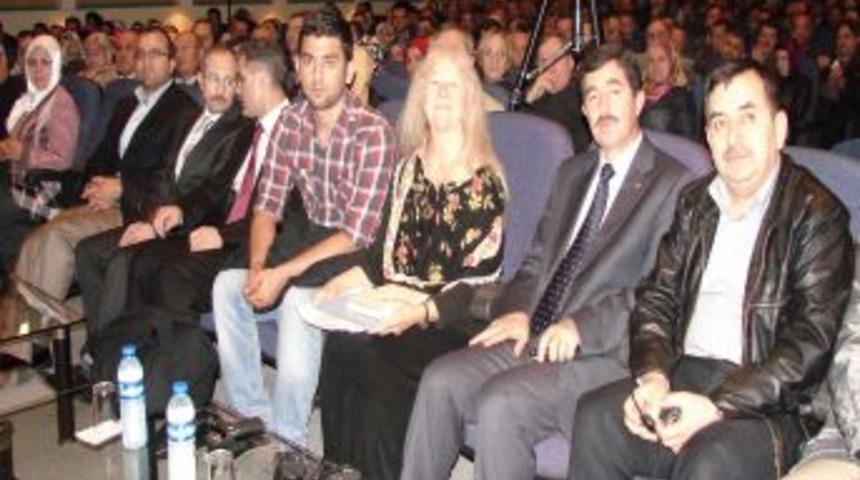 Prof. Kırk: Amerika Gittiği &Uuml;lkelere Bomba, T&uuml;rk &Ouml;ğretmenler Sevgi Tohumu Atıyor