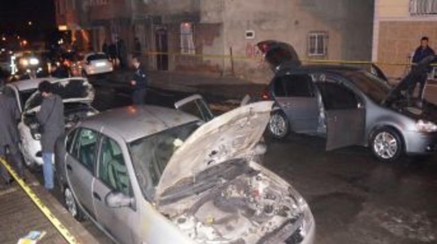 T&ouml;r&uuml;r &Ouml;rg&uuml;t&uuml; Yandaşları Park Halinde 6 Aracı Ateşe Verdi