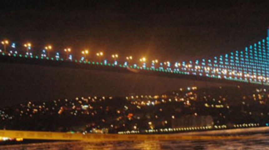 Boğazi&ccedil;i K&ouml;pr&uuml;s&uuml;'nde intihar