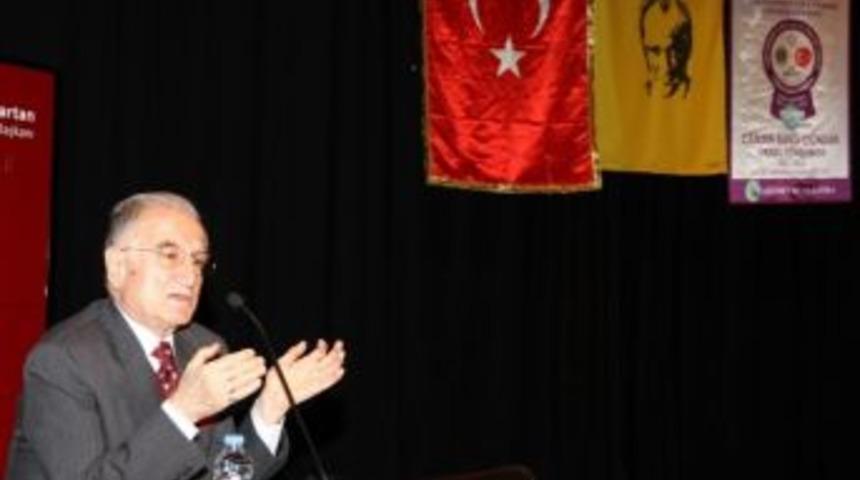 &Ouml;zden "atat&uuml;rk" Konulu Konferans Verdi
