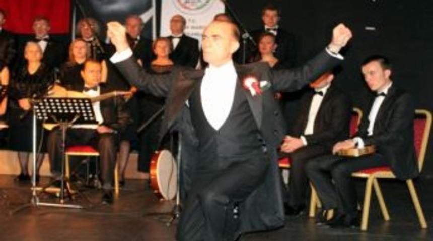 Atat&uuml;rk'e Benzerliği G&ouml;renleri Şaşırttı
