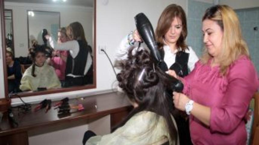 Ev Hanımlarına 16 Farklı Branşta Meslek &Ouml;ğrenme Imkanı