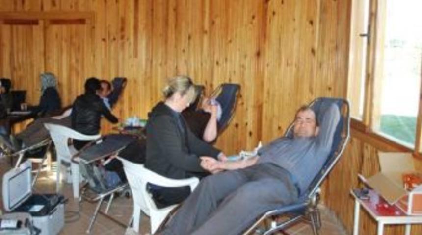 &Ouml;ğrencilerinden Kan Bağışına Destek