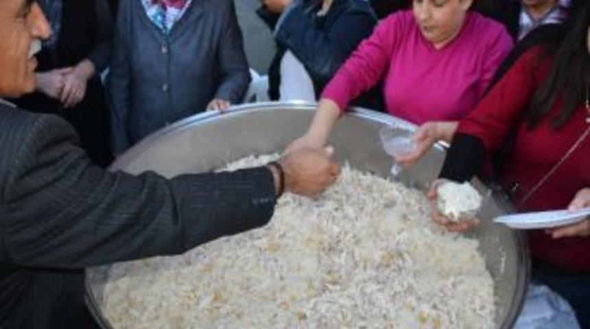 Ak Parti Yatağan Kadın Kollarından Yardım Etkinliği