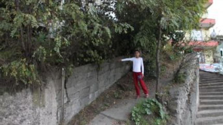 Heyelan Y&uuml;z&uuml;nden Evlerini Boşalttılar