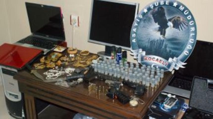 Hırsızlık Ve Torbacılık Yapmaları I&ccedil;in &Ccedil;ocukları Uyuşturucuya Alıştırmışlar