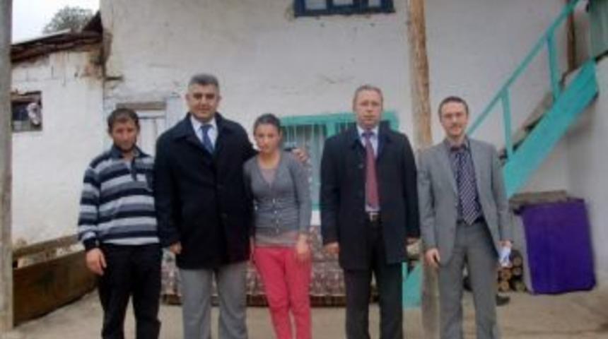 Kız &Ouml;ğrenciler Okula Kazandırılıyor