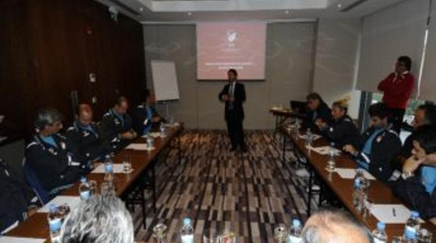 Kadın Futbolu &Ccedil;alışma Grubu Toplantısı İstanbul'da Yapıldı