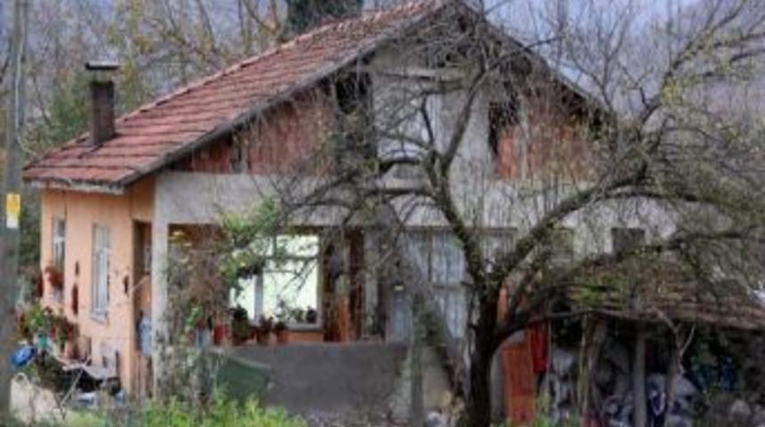 Cami İmamı Ve Cemaat Endişeli