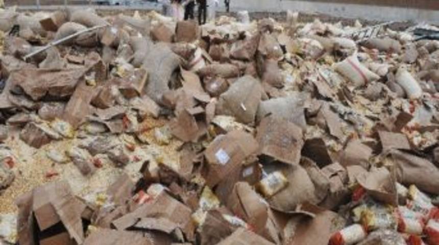 Fındık Y&uuml;kl&uuml; Tır Devrildi: 2 &Ouml;l&uuml;